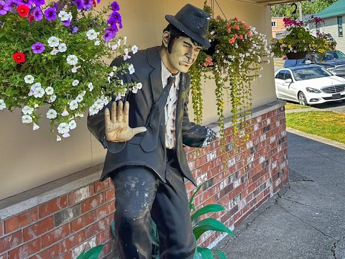 Jake's Cafe on 2nd Street exterior